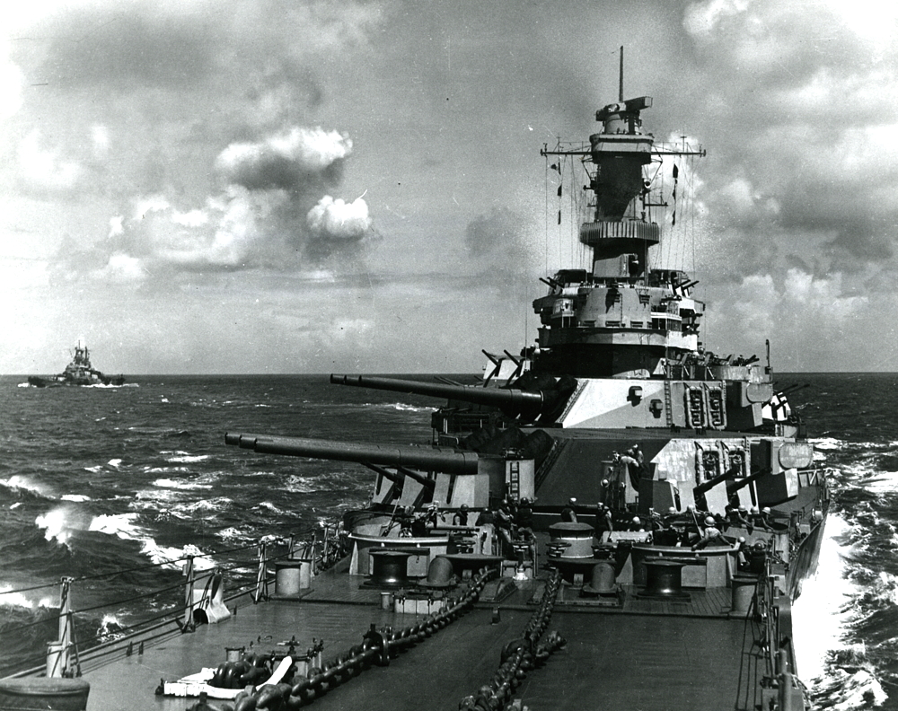 USS Iowa1944b.jpg